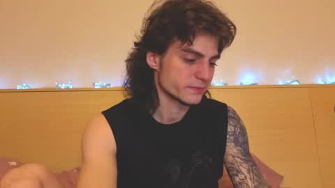 Snapshot of sly_gus chatting on 19, 4, 2026 Gus online show from 19, 4, 2026