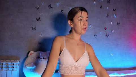 Snapshot of smaillev chatting on 1, 12, 2024 Melani online show from 1, 12, 2024