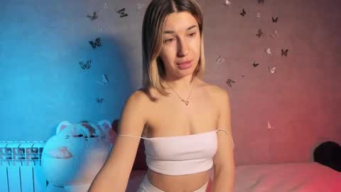 Snapshot of smaillev chatting on 22, 2, 2025 Melani online show from 22, 2, 2025