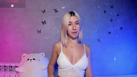 Snapshot of smaillev chatting on 28, 9, 2025 Melani online show from 28, 9, 2025