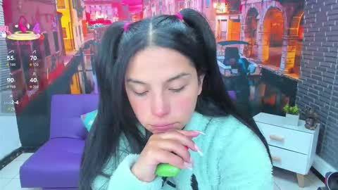 Snapshot of small__naughty chatting on 4, 12, 2025 Mariana Torres online show from 4, 12, 2025