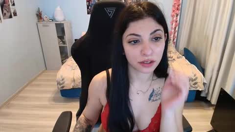 small_horny_girl online show from 13, 1, 2026