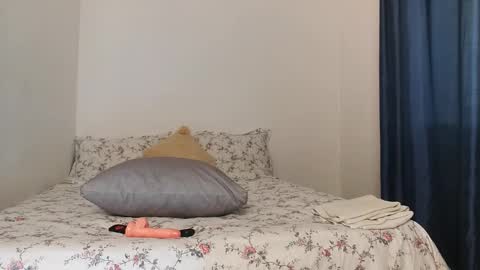 Snapshot of smalldoll7 chatting on 26, 11, 2025 Arianna online show from 26, 11, 2025