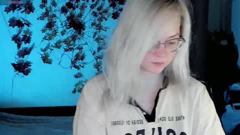 smallimpmeili online show from 1, 11, 2025