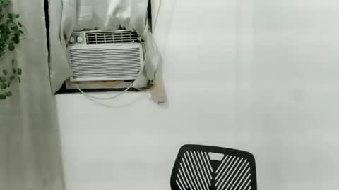 Snapshot of smellon_shake chatting on 25, 11, 2025 Julia online show from 25, 11, 2025