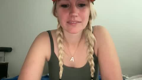 Snapshot of smexxii93 chatting on 3, 2, 2026 smexxii93 online show from 3, 2, 2026