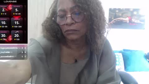 Snapshot of smilet_milf chatting on 15, 12, 2024 Smileth online show from 15, 12, 2024