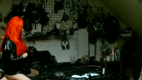 smokeslut365 online show from 16, 6, 2026