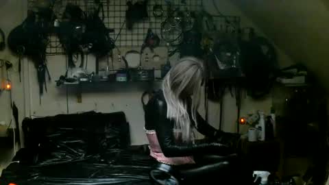 smokeslut365 online show from 18, 6, 2026