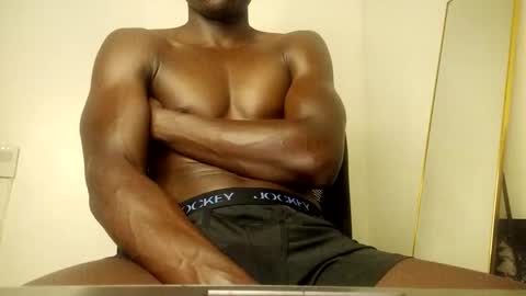 Snapshot of sneaky_link2 chatting on 18, 11, 2025 papi online show from 18, 11, 2025