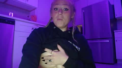 sneakyalicek online show from 9, 9, 2025