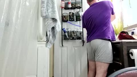 sneakypeteyo1 online show from 6, 4, 2026