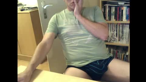 Snapshot of sneaxfreund chatting on 8, 5, 2026 sneaxfreund online show from 8, 5, 2026