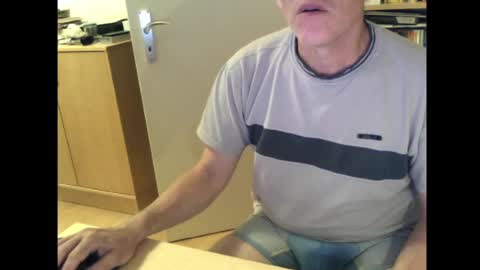 Snapshot of sneaxfreund chatting on 20, 5, 2026 sneaxfreund online show from 20, 5, 2026