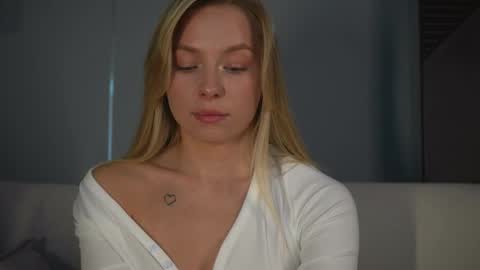 Candice Snow online show from 26, 2, 2025