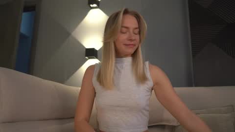 Candice Snow online show from 11, 3, 2025