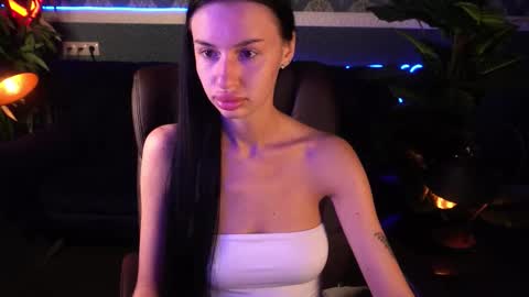 snow_whiteeex online show from 10, 9, 2025