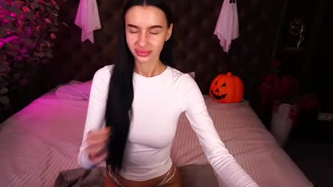 snow_whiteeex online show from 31, 10, 2025