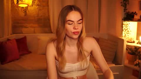 Snapshot of snowbarbieee chatting on 15, 1, 2025 Hanna online show from 15, 1, 2025