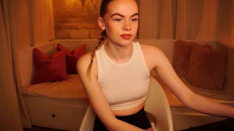 Snapshot of snowbarbieee chatting on 25, 1, 2025 Hanna online show from 25, 1, 2025