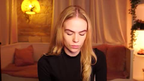 Snapshot of snowbarbieee chatting on 16, 9, 2025 Hanna online show from 16, 9, 2025