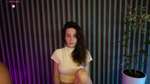 Snapshot of sochnogirls chatting on 8, 11, 2025 Yesenia online show from 8, 11, 2025