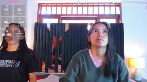 Snapshot of soffy_and_mia chatting on 3, 11, 2025 soffy and mia online show from 3, 11, 2025