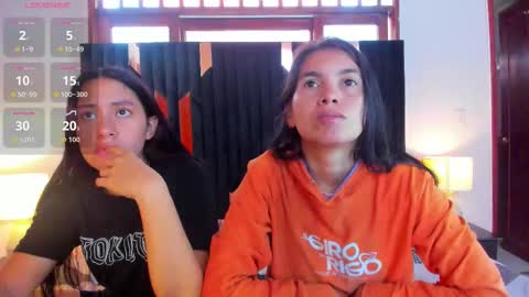 Snapshot of soffy_and_mia chatting on 13, 11, 2025 soffy and mia online show from 13, 11, 2025