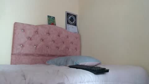 Soffy Moore online show from 5, 12, 2025