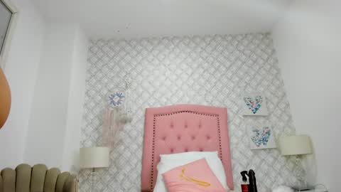 sofia_martinez9 online show from 3, 6, 2026
