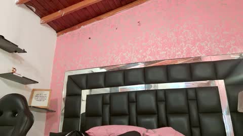 Snapshot of sofia_martinn chatting on 1, 11, 2025 Sofia online show from 1, 11, 2025