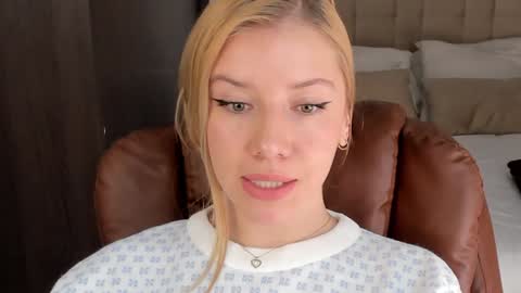 Snapshot of sofia_woodss chatting on 13, 12, 2024 Sofia online show from 13, 12, 2024