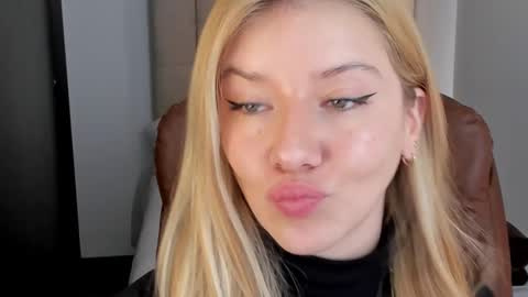 Snapshot of sofia_woodss chatting on 29, 12, 2024 Sofia online show from 29, 12, 2024
