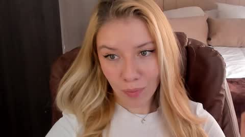 Snapshot of sofia_woodss chatting on 3, 1, 2025 Sofia online show from 3, 1, 2025