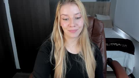 Snapshot of sofia_woodss chatting on 4, 1, 2025 Sofia online show from 4, 1, 2025