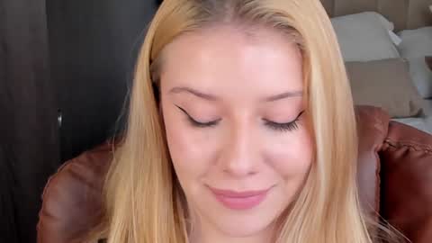 Snapshot of sofia_woodss chatting on 5, 1, 2025 Sofia online show from 5, 1, 2025