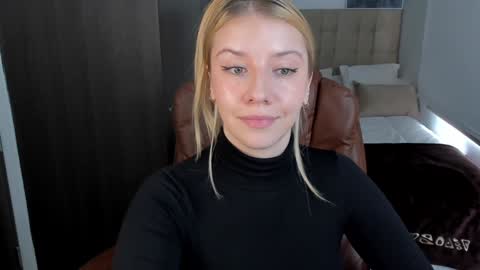 Snapshot of sofia_woodss chatting on 10, 1, 2025 Sofia online show from 10, 1, 2025