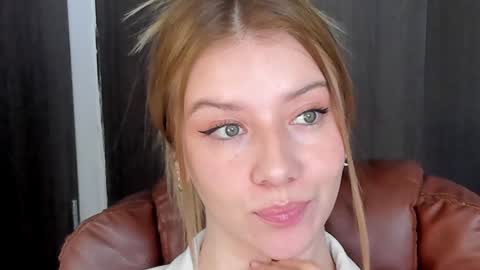 Snapshot of sofia_woodss chatting on 28, 1, 2025 Sofia online show from 28, 1, 2025