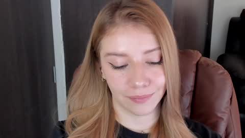 Snapshot of sofia_woodss chatting on 2, 2, 2025 Sofia online show from 2, 2, 2025