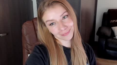 Snapshot of sofia_woodss chatting on 2, 2, 2025 Sofia online show from 2, 2, 2025