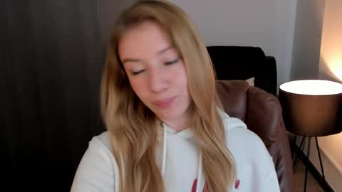 Snapshot of sofia_woodss chatting on 6, 3, 2025 Sofia online show from 6, 3, 2025