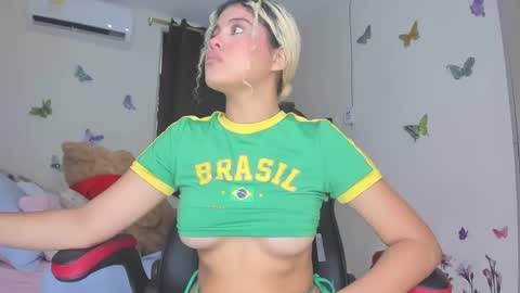 Snapshot of sofiacastillo01 chatting on 15, 11, 2025 sofiacastillo01 online show from 15, 11, 2025