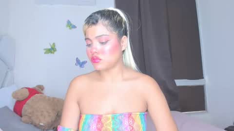 Snapshot of sofiacastillo01 chatting on 18, 4, 2026 sofiacastillo01 online show from 18, 4, 2026