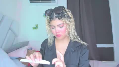 Snapshot of sofiacastillo01 chatting on 28, 4, 2026 sofiacastillo01 online show from 28, 4, 2026