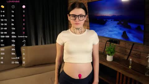 Snapshot of sofiahelberg chatting on 3, 4, 2026 Third day here my name Eva online show from 3, 4, 2026