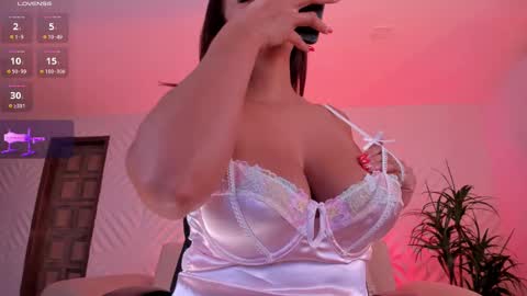 Sofia Reyes online show from 16, 2, 2025