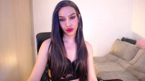 Snapshot of sofiaroamontoya chatting on 19, 11, 2025 Samara Silex online show from 19, 11, 2025
