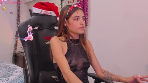 Snapshot of sofiarouge_ chatting on 18, 12, 2024 Sofia Help me reach 5K followers online show from 18, 12, 2024