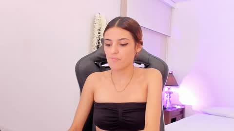 Snapshot of sofiarouge_ chatting on 20, 2, 2025 Sofia Help me reach 5K followers online show from 20, 2, 2025