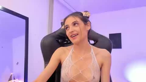 Snapshot of sofiarouge_ chatting on 30, 9, 2025 Sofia Help me reach 5K followers online show from 30, 9, 2025